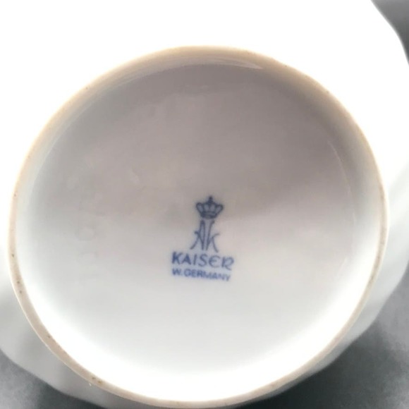 Vintage AK Kaiser Scalloped Teapot Set Egg Cups White Porcelain W Germany - Picture 16 of 16